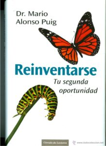 Portada de 'Reinventarse: Tu Segunda Oportunidad' de Mario Alonso Puig en 'Es de Leer', con mariposa, oruga y letras azules y negras sobre fondo blanco.