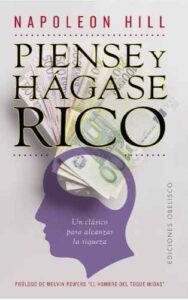 Portada de 'Piense y Hágase Rico' de Napoleon Hill en 'Es de Leer': lila con hombre, dólares y letras negras y rosas